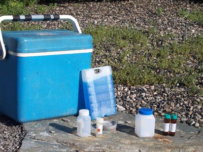 400px-Flaconnage_pour_prelevement_eau